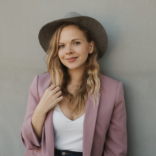 Helena Halirova Akrasia